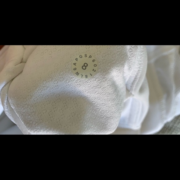 Lululemon cropped white leggings with mesh details. Worn once!! - Picture 4 of 4